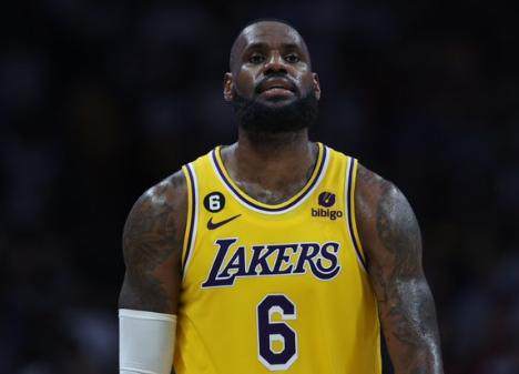 皇冠注册网址-生死一战倾其所有！詹姆斯考虑就此结束传奇生涯